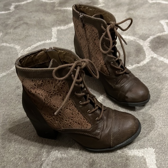 Francesca’s Katherine/Katina brown lace up zip up booties - Picture 9 of 17